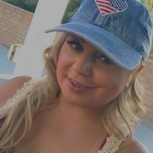 Meet your Posher, Em